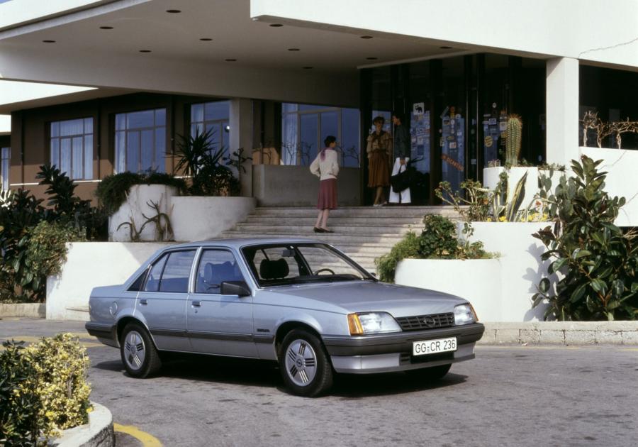  Opel Rekord 1982 года  (фото 3 из 21)